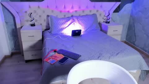 Nahomi online show from 02.10.25