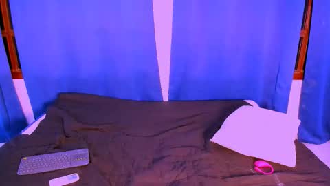 Nahomy online show from 10.25.25