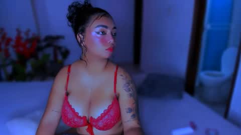 Nahomy online show from 11.08.25