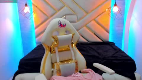    online show from 02.01.25