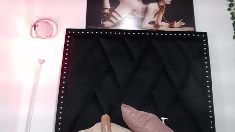 Naia x online show from 02.05.25