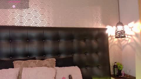 naiaramasson_ online show from 09.19.25