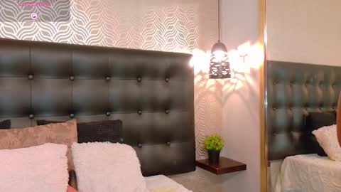 naiaramasson_ online show from 02.10.26