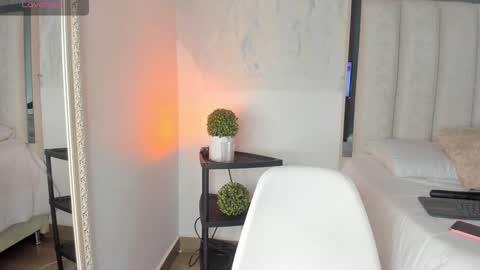 Snapshot of nainadeivis chatting on 12.24.24 Naina online show from 12.24.24