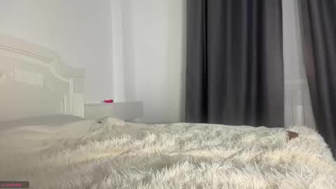 Mia  guest- Eva from DOUBLECUTIES online show from 10.31.25