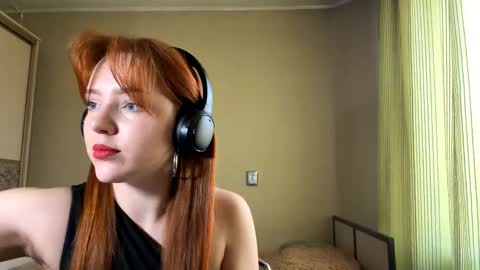 Snapshot of nakitawiggin chatting on 02.14.26 Luna online show from 02.14.26