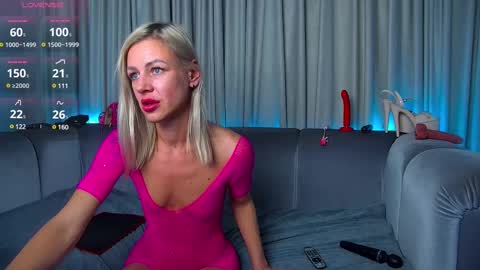 Snapshot of nally_ferrari chatting on 03.10.25 Nally online show from 03.10.25