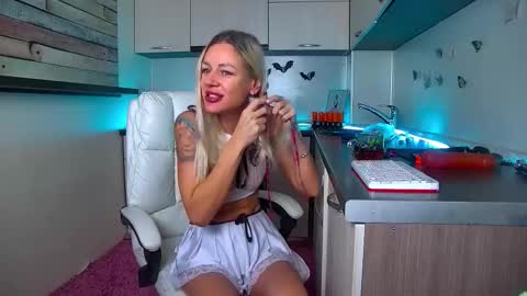 Snapshot of nally_ferrari chatting on 11.18.25 Nally online show from 11.18.25