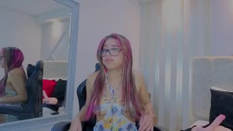 nami_sweet_ online show from 10.10.25