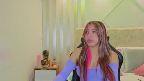 nami_sweet_ online show from 10.24.25