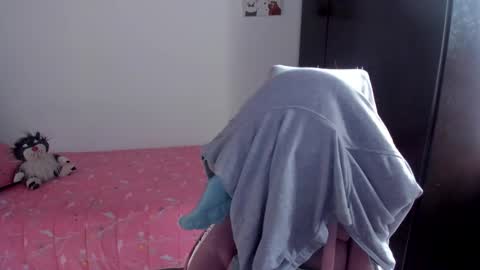 Snapshot of namibecker chatting on 03.12.25 Nami online show from 03.12.25