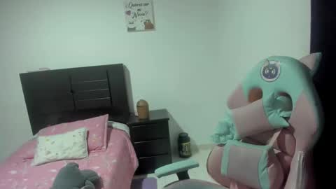 Snapshot of namibecker chatting on 11.10.25 Nami online show from 11.10.25