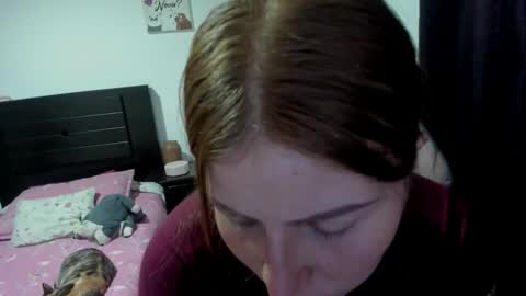 Snapshot of namibecker chatting on 11.12.25 Nami online show from 11.12.25