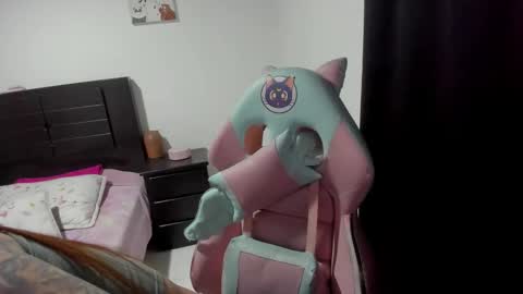 Snapshot of namibecker chatting on 12.14.25 Nami online show from 12.14.25