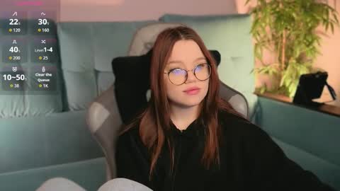 Snapshot of nanami_v02 chatting on 09.12.25 Maeve online show from 09.12.25