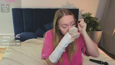 Snapshot of nanami_v02 chatting on 11.08.25 Maeve online show from 11.08.25