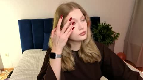 Snapshot of nanami_v02 chatting on 11.17.25 Maeve online show from 11.17.25