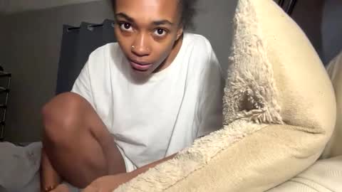 Snapshot of nanaonn chatting on 10.26.25 nanaonn online show from 10.26.25