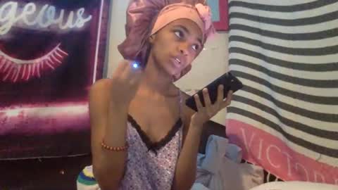 Snapshot of nanaonn chatting on 11.20.25 nanaonn online show from 11.20.25