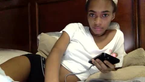 Snapshot of nanaonn chatting on 11.25.25 nanaonn online show from 11.25.25