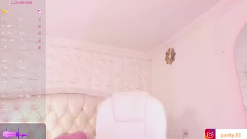 Snapshot of nanit_l chatting on 02.12.25 anna online show from 02.12.25