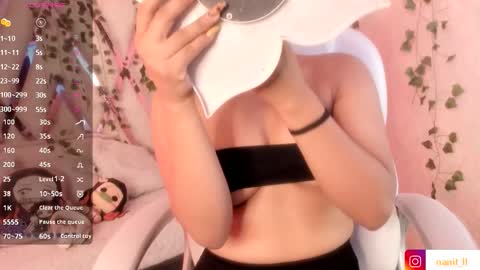 Snapshot of nanit_l chatting on 10.06.25 anna online show from 10.06.25