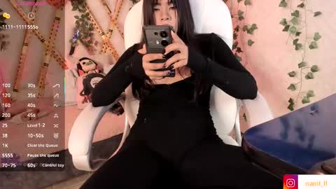 Snapshot of nanit_l chatting on 10.22.25 anna online show from 10.22.25
