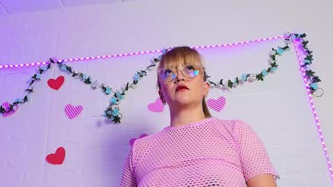 Naomi online show from 11.04.25