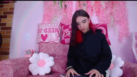 Snapshot of naomi_femme chatting on 05.18.26 naomi_femme online show from 05.18.26