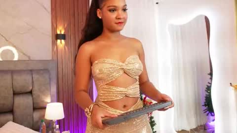 Snapshot of naomi_monroe chatting on 12.13.25 Naomi online show from 12.13.25