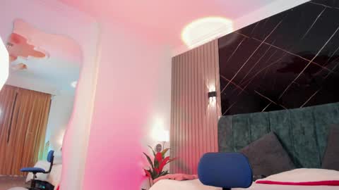 Naomi online show from 04.10.26