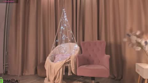 Naomi online show from 10.04.25