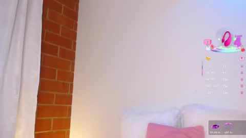 Snapshot of naomi_wong chatting on 03.05.25 Guys the page has lately failed. If you see me disconnected thats why.   online show from 03.05.25