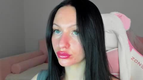 Snapshot of naomiblakes chatting on 11.10.25 Naomi online show from 11.10.25