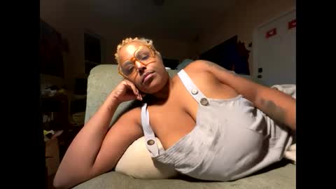 Naomigiirl6 online show from 01.25.25