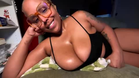 Naomigiirl6 online show from 02.02.25