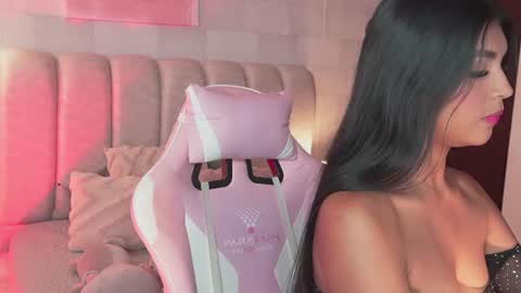 Snapshot of naomigray__ chatting on 07.11.26 Naomi-Gray online show from 07.11.26