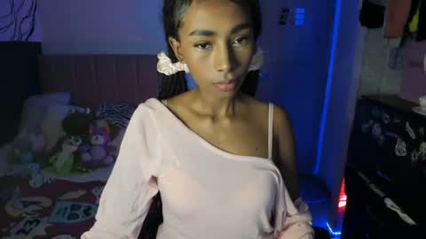 Snapshot of naomii1020 chatting on 02.22.25 Naomii online show from 02.22.25