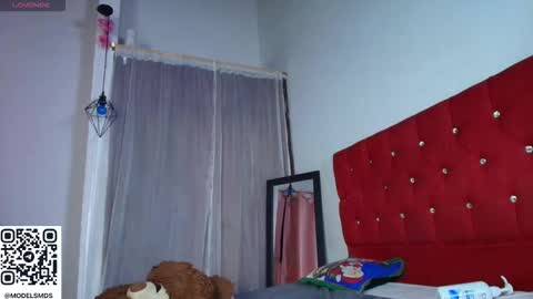 Snapshot of naomii_campbelll chatting on 12.04.25 Naomi Campbel online show from 12.04.25