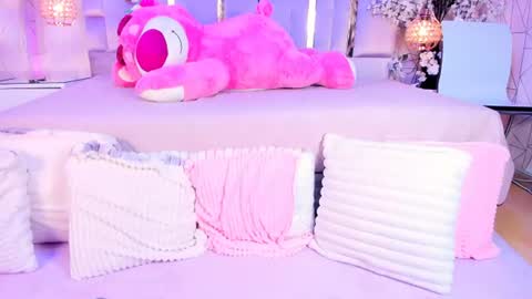Snapshot of naomii_star chatting on 06.12.26 online show from 06.12.26