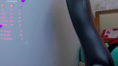 Snapshot of naomijohnson1 chatting on 12.17.24 Naomi online show from 12.17.24