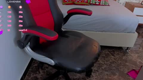 Snapshot of naomijohnson1 chatting on 12.24.24 Naomi online show from 12.24.24