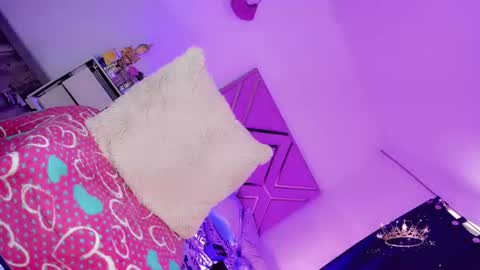 naomisaenz01 online show from 07.06.26
