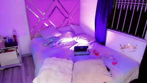 naomisaenz01 online show from 07.13.26