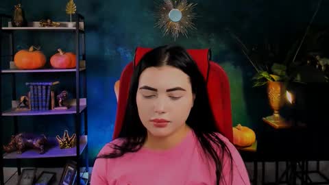 naomiwilsons online show from 10.31.25