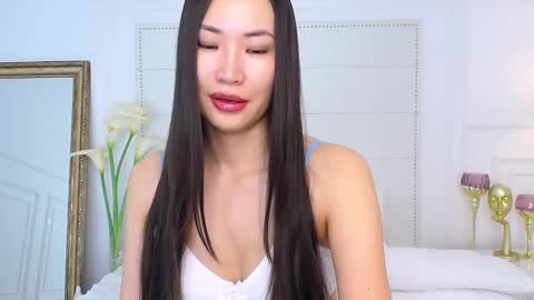 Naomi online show from 12.10.24