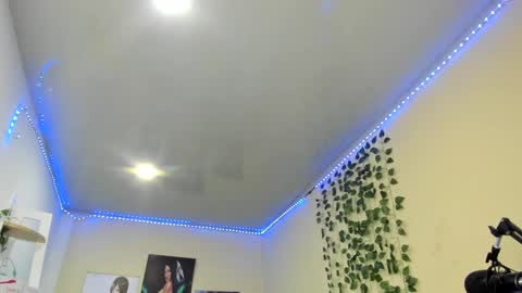 naomy online show from 02.16.25