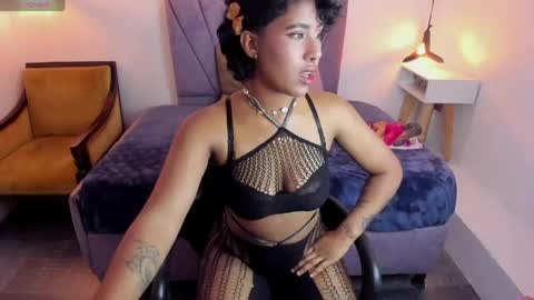 Snapshot of naomy__smith__ chatting on 04.23.26 N A O M Y online show from 04.23.26