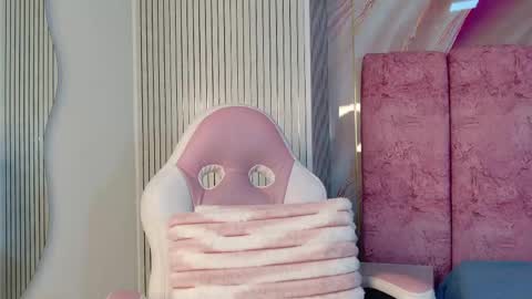 Naomy  online show from 04.17.26