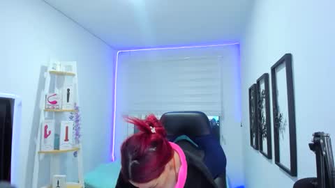 Snapshot of naomy_sex_69 chatting on 11.11.25 naomy_sex_69 online show from 11.11.25